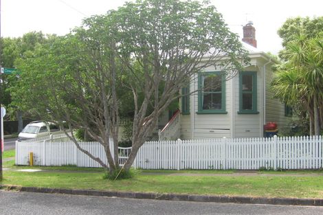 Photo of property in 22 Ewen Alison Avenue, Devonport, Auckland, 0624