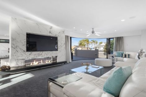 Photo of property in 1/60 Milford Road, Milford, Auckland, 0620