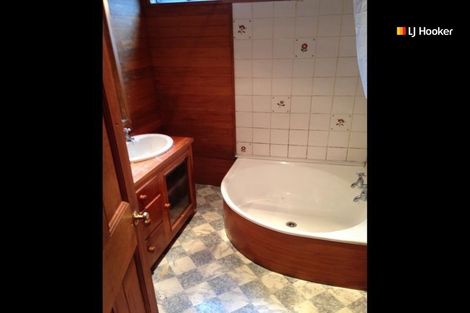 Photo of property in 48 Eglinton Road, The Glen, Dunedin, 9011