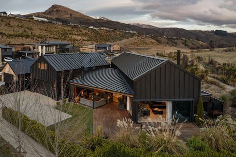 Photo of property in 2 Brodie Avenue, Arrowtown, 9302