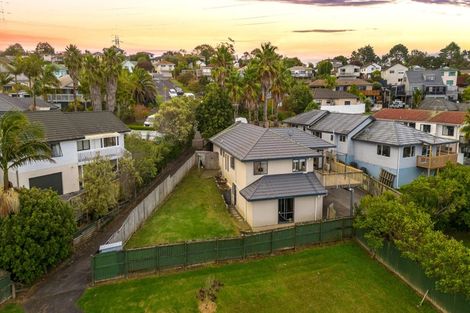Photo of property in 21 Breenagh Place, Massey, Auckland, 0614