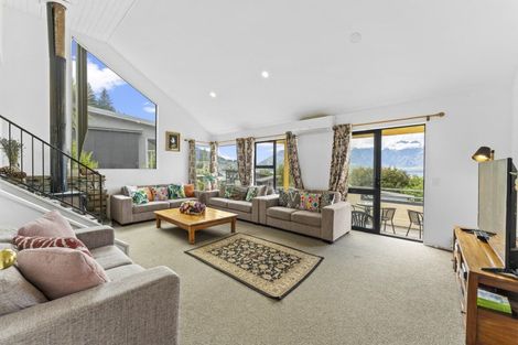 Photo of property in 24 Sainsbury Road, Fernhill, Queenstown, 9300