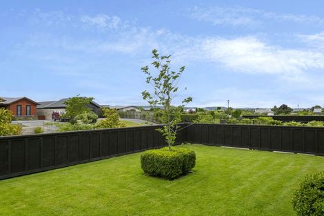 Photo of property in 16 Pukenamu Road, Rainbow Point, Taupo, 3330