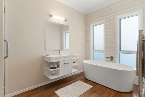 Photo of property in 2 Dixon Street, Carterton, 5713