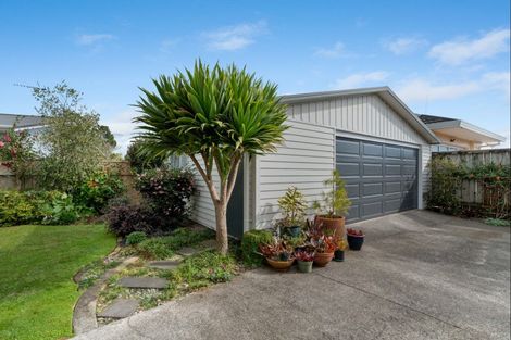 Photo of property in 33 Heta Road, Highlands Park, New Plymouth, 4312