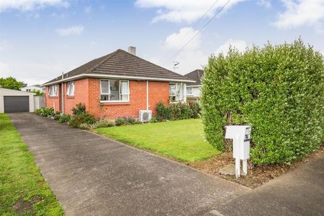 Photo of property in 27 Holland Crescent, Bulls, 4818