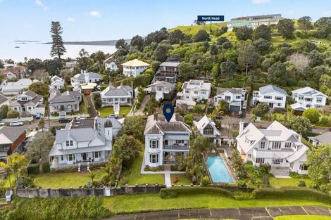Photo of property in 16 Jubilee Avenue, Devonport, Auckland, 0624