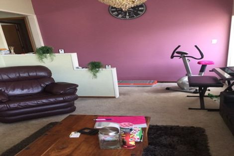 Photo of property in 1/17 Powrie Street, Glenfield, Auckland, 0629