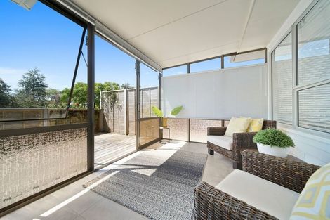 Photo of property in 6 Lynley Place, Pakuranga Heights, Auckland, 2010