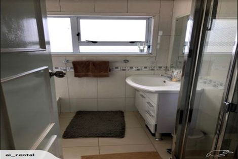 Photo of property in 3 Larne Avenue, Pakuranga Heights, Auckland, 2010