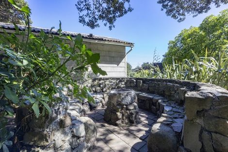 Photo of property in 35 North Piha Road, Piha, 0772