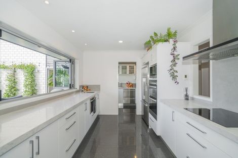 Photo of property in 10 Waitotara Way, Whitianga, 3510