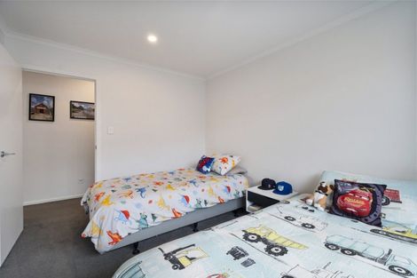 Photo of property in 21 Sardinia Grove, Fitzherbert, Palmerston North, 4410