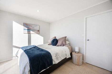 Photo of property in 29 Masterton Road, Rothesay Bay, Auckland, 0630