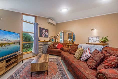 Photo of property in 14 Mokau Place, Terrace End, Palmerston North, 4410