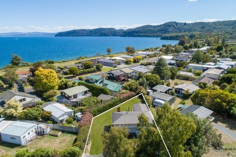 Photo of property in 28 Kinloch Road, Kinloch, Taupo, 3377