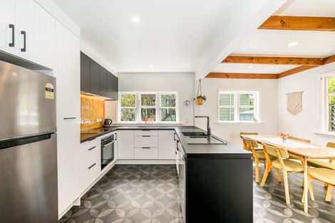 Photo of property in 100 Matatua Road, Raumati Beach, Paraparaumu, 5032