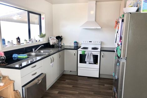 Photo of property in 10 Umu Place, Mangere, Auckland, 2022