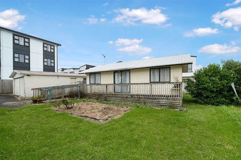 Photo of property in 2 Fruitvale Road, New Lynn, Auckland, 0600
