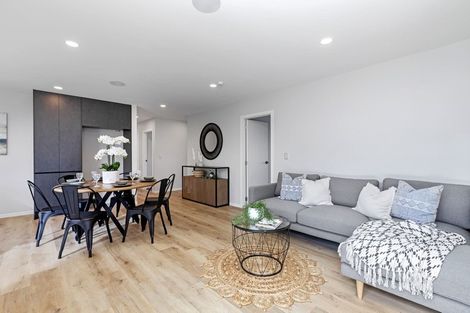 Photo of property in 33 Lumbarda Drive, Kumeu, 0810