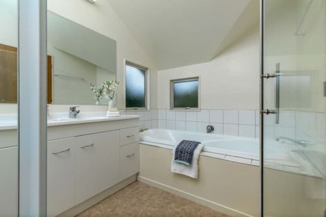 Photo of property in 10a Shiloh Way, Greenhithe, Auckland, 0632