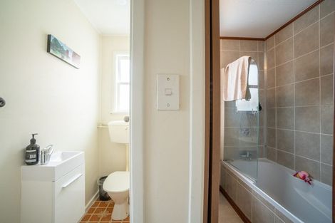 Photo of property in 6 Andrew Avenue, Roslyn, Palmerston North, 4414