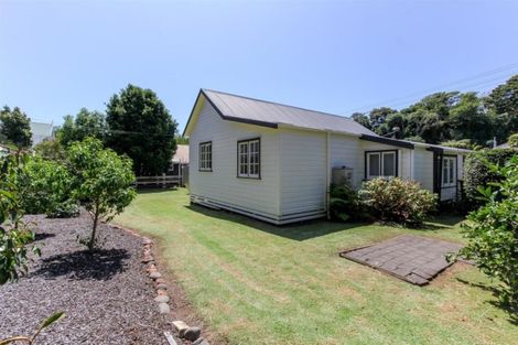 Photo of property in 24 Bracken Street, New Plymouth, 4310