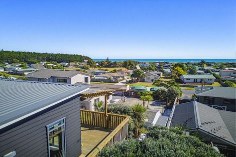 Photo of property in 6 Arataki Grove, Waitarere Beach, Levin, 5510