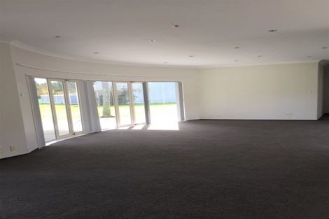 Photo of property in 154 Boord Crescent, Kumeu, 0891