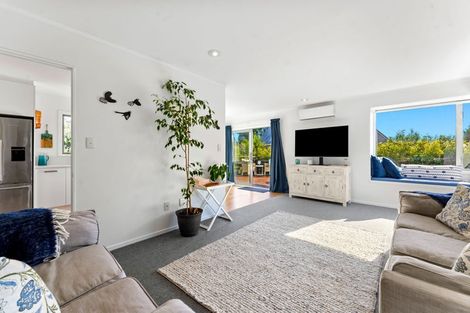 Photo of property in 37 Gatman Street, Birkdale, Auckland, 0626