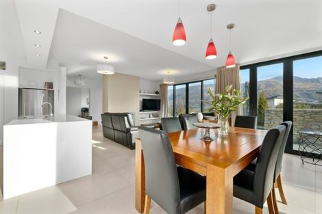 Photo of property in 5 Valley Crescent, Wanaka, 9305