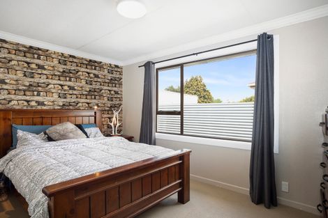 Photo of property in 15 Holloway Street, Waikiwi, Invercargill, 9810