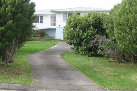 Photo of property in 12 Warrington Grove, Newlands, Wellington, 6037