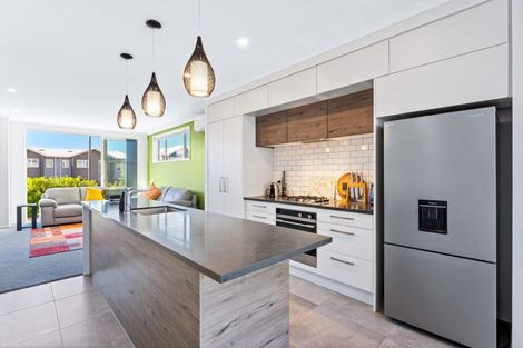 Photo of property in 91 Karepiro Drive, Stanmore Bay, Whangaparaoa, 0932