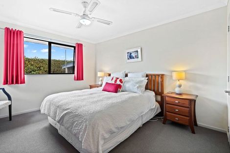 Photo of property in 21 Pyle Road East, One Tree Point, Whangarei, 0171