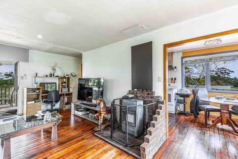 Photo of property in 25 Bridgens Avenue, Te Atatu Peninsula, Auckland, 0610