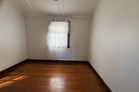 Photo of property in 2/523 Beach Road, Murrays Bay, Auckland, 0630