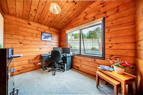 Photo of property in 10 Chrisarda Place, Red Hill, Papakura, 2110