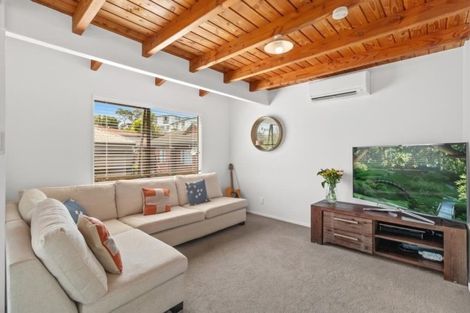 Photo of property in 16b Bay Street, Red Beach, 0932