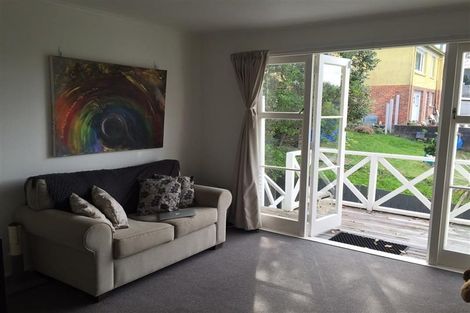 Photo of property in 2/10 William Bond Street, Stanley Point, Auckland, 0624