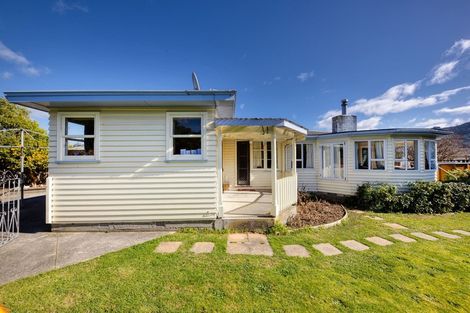 Photo of property in 5 Cunningham Road, Clouston Park, Upper Hutt, 5018