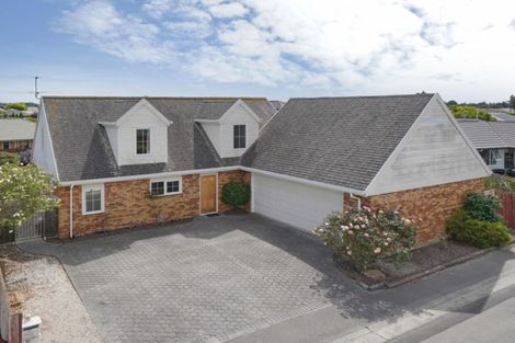 Photo of property in 35 Beauford Place, Parklands, Christchurch, 8083