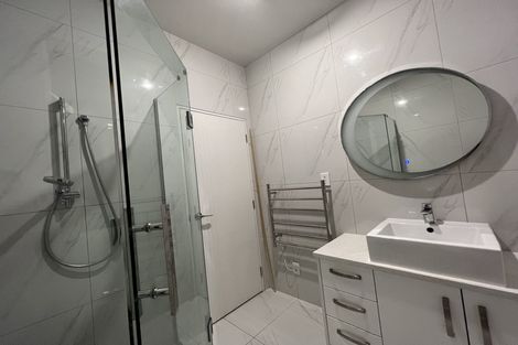 Photo of property in 37 Huntington Park Drive, Greenhithe, Auckland, 0632