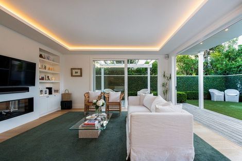 Photo of property in 1/30 Ocean View Road, Milford, Auckland, 0620