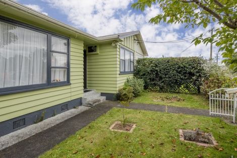 Photo of property in 1 Kings Drive, Levin, 5510