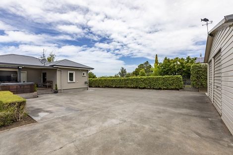 Photo of property in 16 Abbotsford Road, Waipawa, 4210