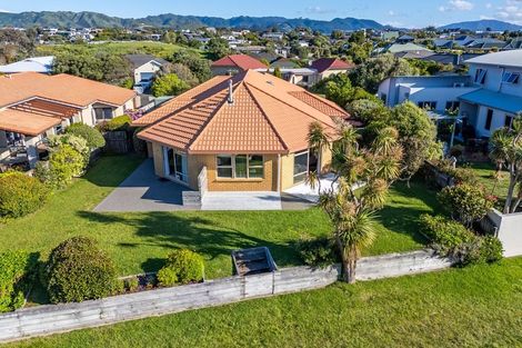 Photo of property in 5 Marewa Place, Waikanae Beach, Waikanae, 5036