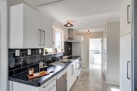 Photo of property in 6 Chester Place, Taradale, Napier, 4112