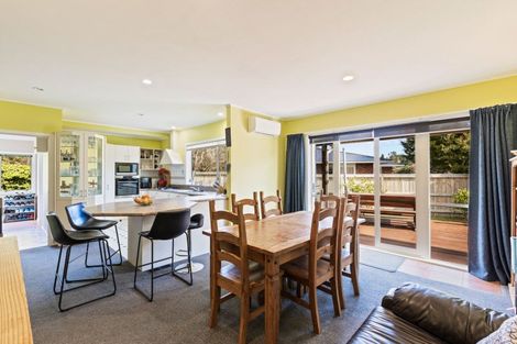 Photo of property in 12 Beaumont Crescent, Frankleigh Park, New Plymouth, 4310