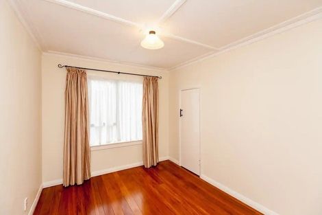 Photo of property in 13a Seaview Road, Marfell, New Plymouth, 4310